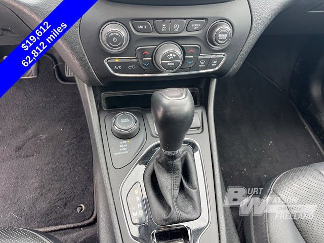 Used 2021 Jeep Cherokee Limited w/ Trailer Tow Group AWD/4WD image 14