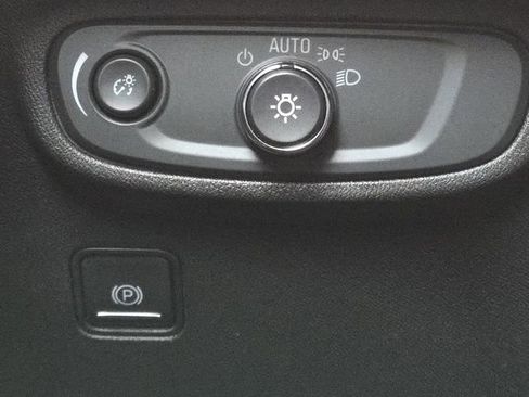 Used 2022 GMC Terrain SLE w/ Driver Convenience Package image 8