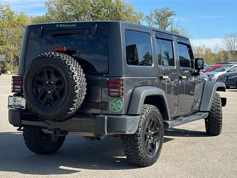 Used 2017 Jeep Wrangler Unlimited Willys image 5