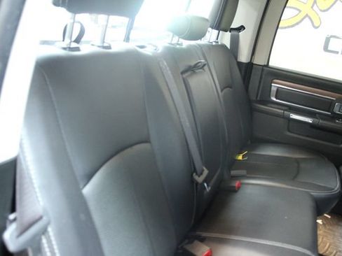 Used 2018 RAM 1500 Laramie AWD/4WD image 9