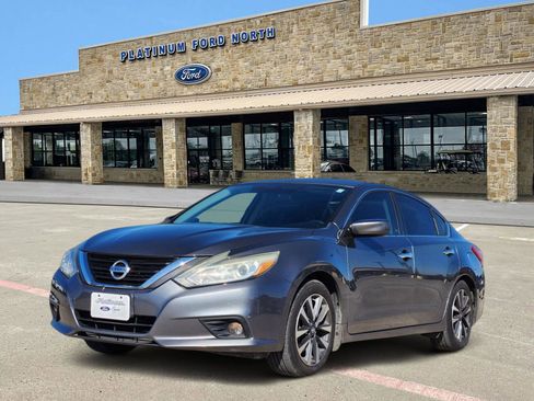 Used 2016 Nissan Altima 2.5 SV image 2