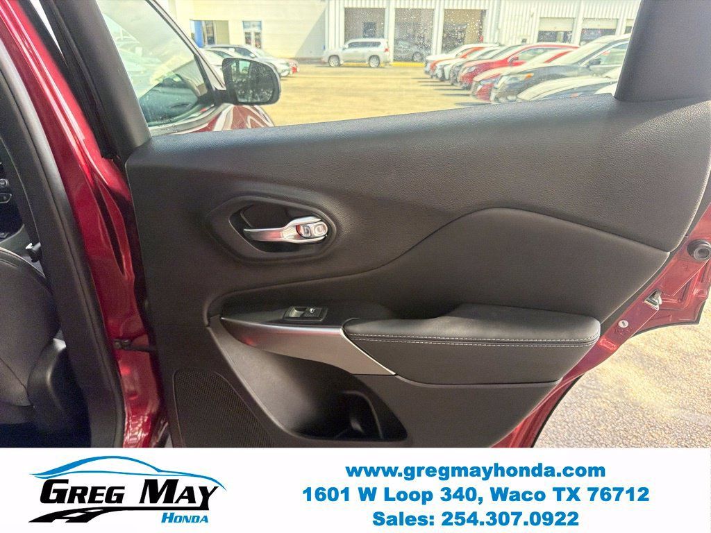 Used 2021 Jeep Cherokee Latitude FWD image 25