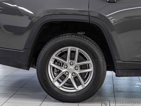 Used 2021 Jeep Grand Cherokee L Laredo w/ Luxury Tech Group I AWD/4WD image 10