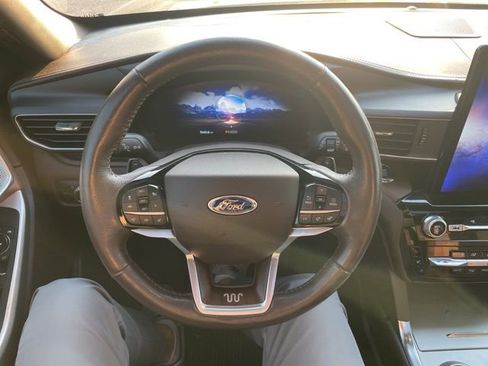 Certified 2021 Ford Explorer King Ranch w/ Premium Technology Package image 9