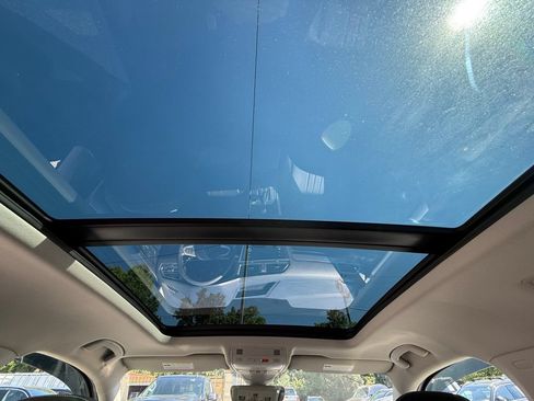 Used 2022 Volkswagen Tiguan SE w/ Panoramic Sunroof Package AWD/4WD image 20