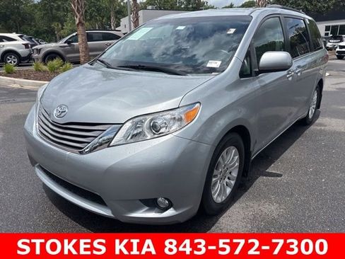Used 2015 Toyota Sienna XLE Premium FWD image 1