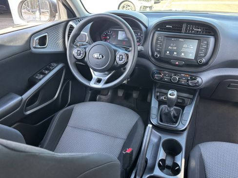Used 2020 Kia Soul LX FWD image 12