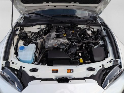 Used 2023 MAZDA MX-5 Miata Club w/ Weather Package RWD image 13
