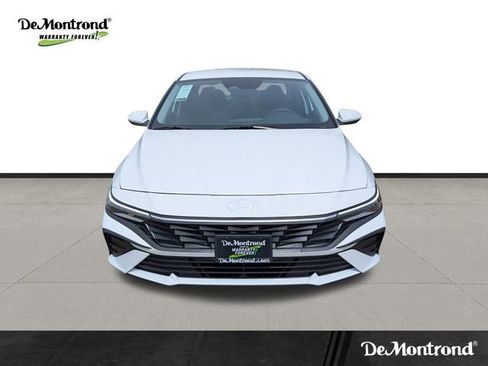 New 2026 Hyundai Elantra SE FWD image 2