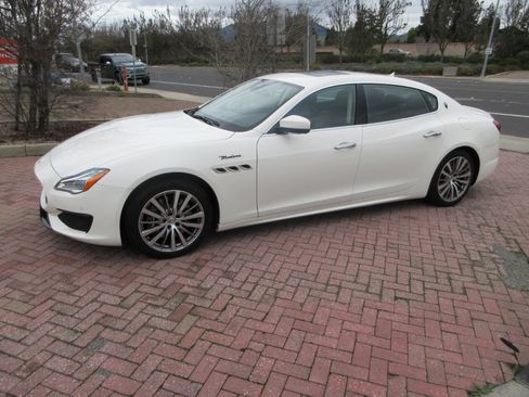 Used 2022 Maserati Quattroporte Modena image 4