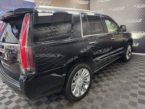 Used 2017 Cadillac Escalade Platinum RWD image 11