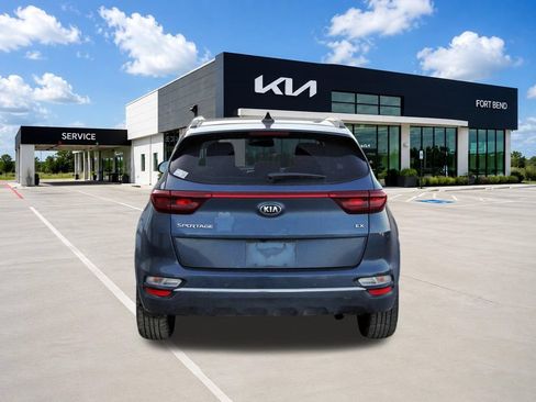 Used 2021 Kia Sportage EX w/ EX Technology Package FWD image 5