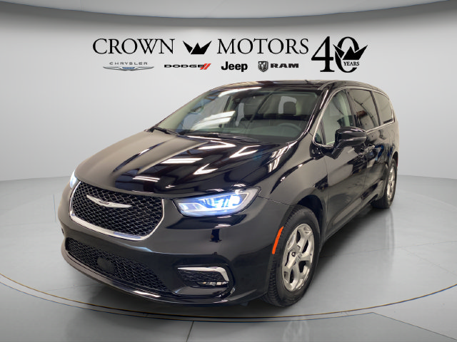 Used 2024 Chrysler Pacifica Limited w/ Trailer Tow Group AWD/4WD image 11