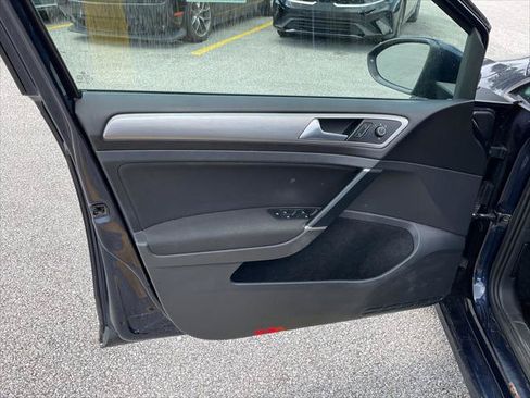 Used 2017 Volkswagen Golf S AWD/4WD image 18