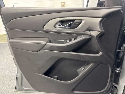 Used 2023 Chevrolet Traverse LT w/ Rear Camera Mirror Package image 28