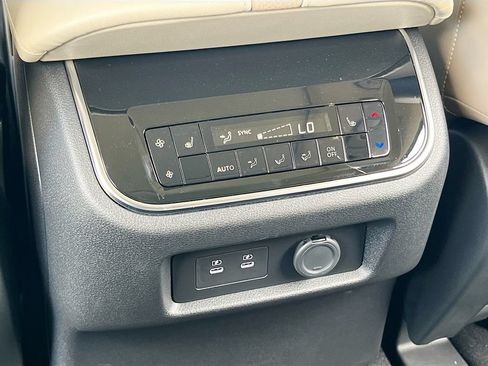 Used 2026 Nissan Armada Platinum Reserve AWD/4WD image 27