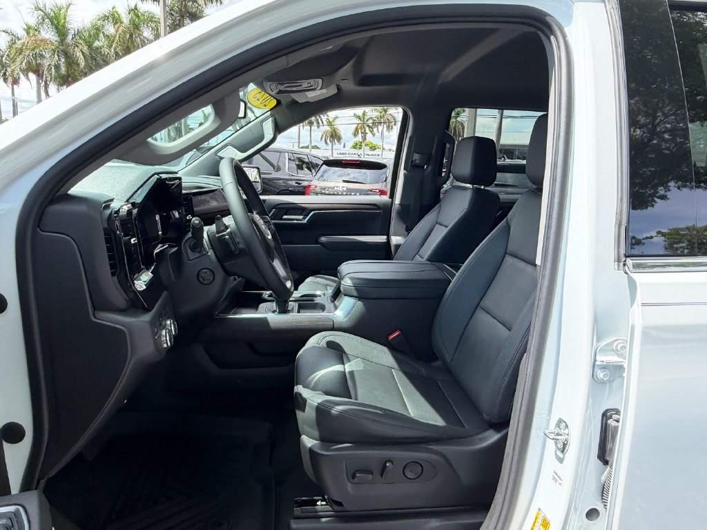Used 2023 GMC Sierra 1500 SLT w/ SLT Premium Plus Package AWD/4WD image 9