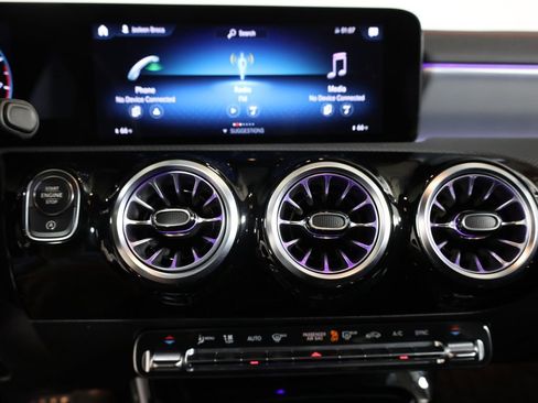 Certified 2022 Mercedes-Benz CLA 250 4MATIC image 18