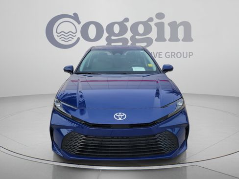 Used 2025 Toyota Camry LE FWD image 5