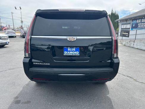 Used 2019 Cadillac Escalade Premium Luxury image 5