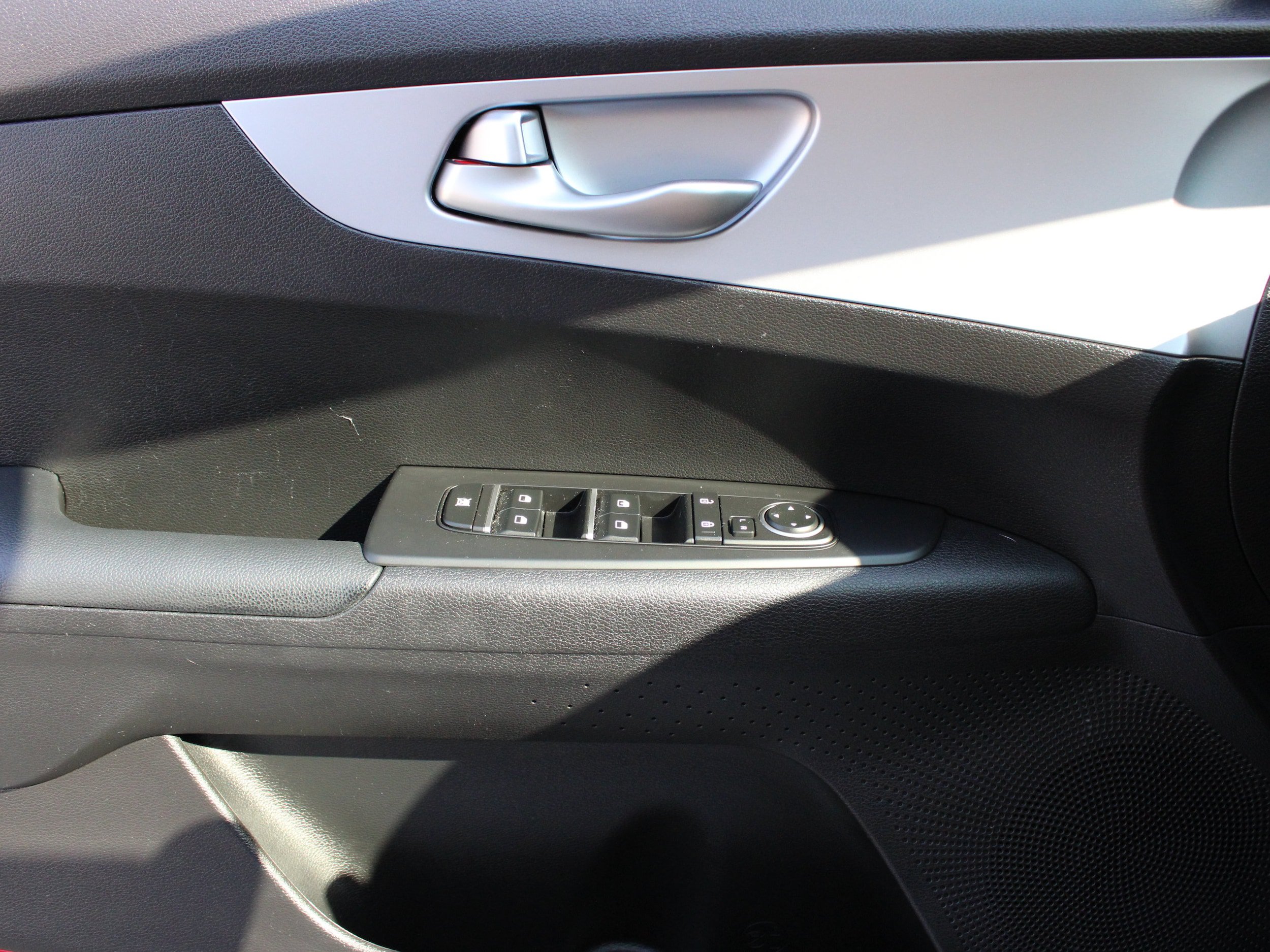 Used 2024 Kia Forte LXS w/ LXS Technology Package FWD image 24