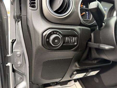 Used 2018 Jeep Wrangler Unlimited Sahara image 16
