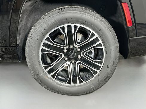 New 2026 Jeep Grand Wagoneer image 17