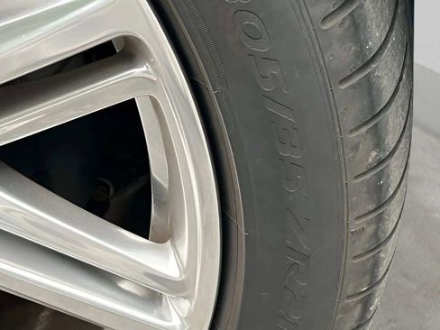 Used 2022 Bentley Flying Spur Plug-In Hybrid image 40