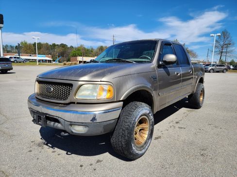 Used 2002 Ford F150 Lariat image 2