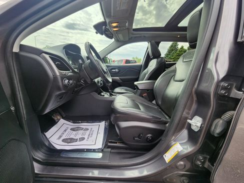Used 2019 Jeep Cherokee Limited AWD/4WD image 18