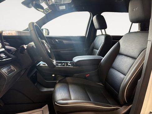 Used 2025 Buick Enclave Sport Touring w/ Power Package image 7