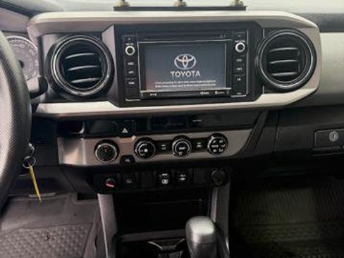 Used 2018 Toyota Tacoma SR5 image 13