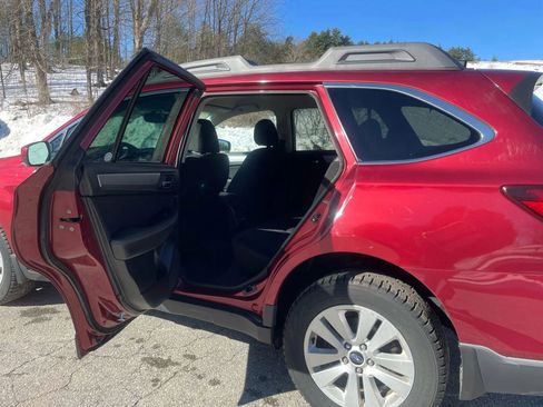 Used 2018 Subaru Outback 2.5i Premium image 11