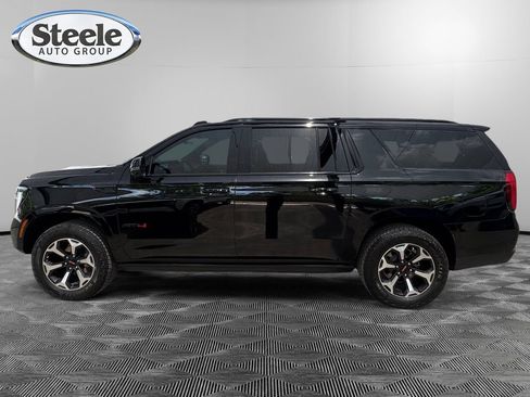Used 2025 GMC Yukon XL AT4 Ultimate AWD/4WD image 2