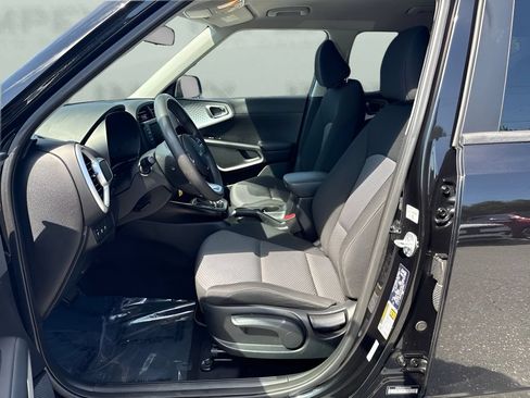 Used 2024 Kia Soul LX w/ Option Group 015 FWD image 9