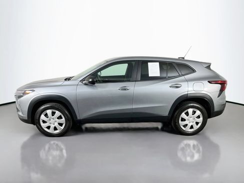 Used 2024 Chevrolet Trax LS w/ Driver Confidence Package FWD image 5