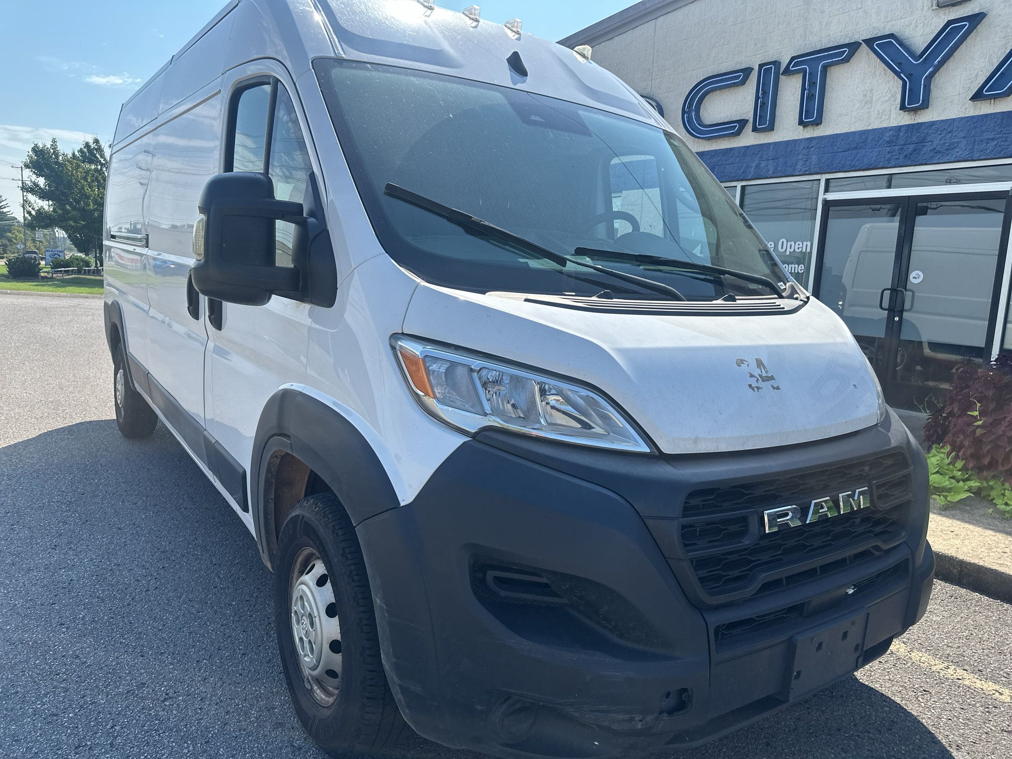 Used 2023 RAM ProMaster 2500 FWD image 2