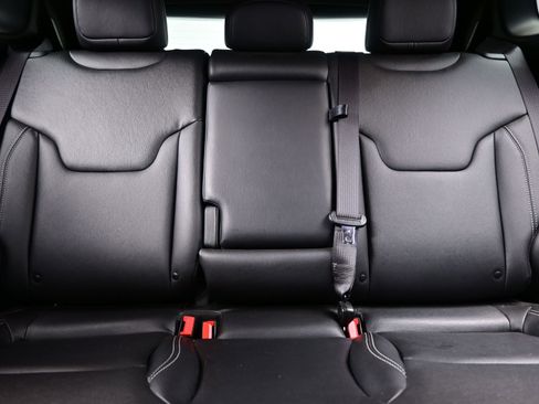 Used 2025 Jeep Compass Limited image 15