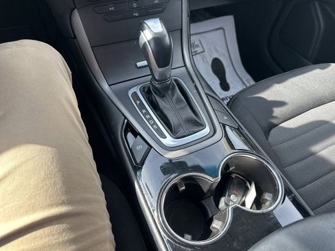 Used 2018 Ford Edge SE image 33