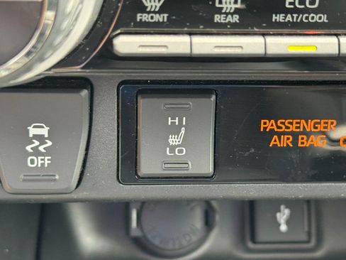 Certified 2021 Toyota RAV4 XLE w/ Convenience Package AWD/4WD image 26