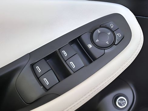 Used 2025 Buick Encore GX Avenir w/ Avenir Technology Package FWD image 9