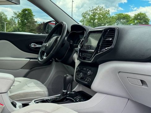 Used 2019 Jeep Cherokee Limited AWD/4WD image 12