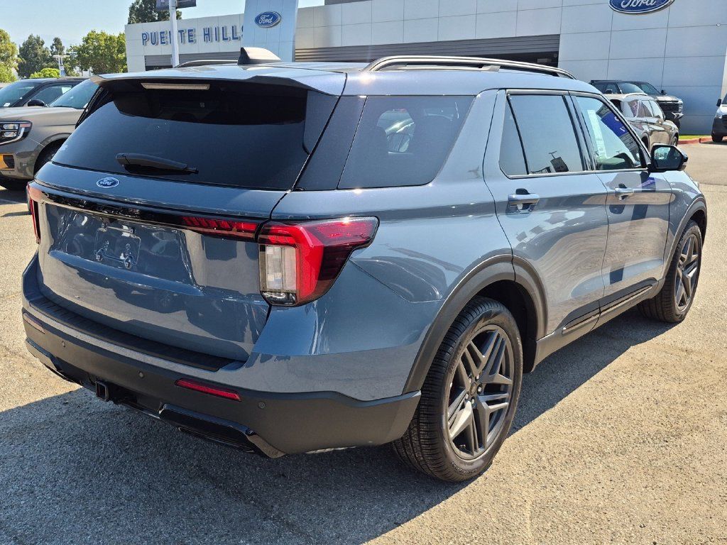 Used 2026 Ford Explorer ST-Line w/ ST-Line Street Pack RWD image 8