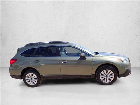 Used 2016 Subaru Outback 2.5i Premium AWD/4WD image 5