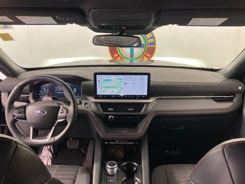 Used 2025 Ford Explorer ST-Line w/ ST-Line Street Pack AWD/4WD image 9