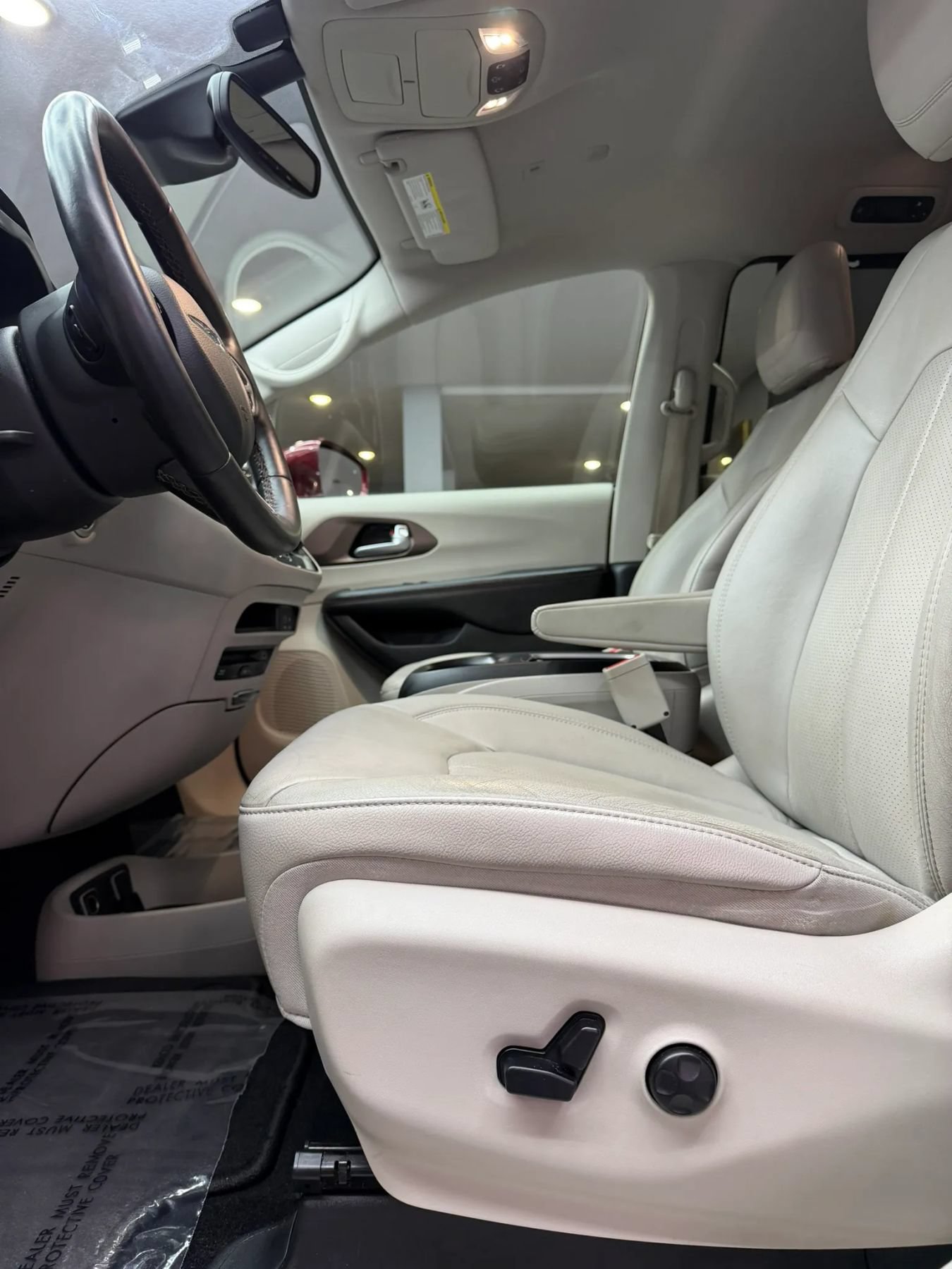 Used 2018 Chrysler Pacifica Touring-L Plus w/ Advanced Safetytec Group FWD image 11