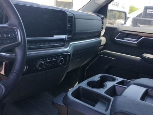 Used 2023 Chevrolet Silverado 1500 LT Trail Boss w/ Protection Package AWD/4WD image 9