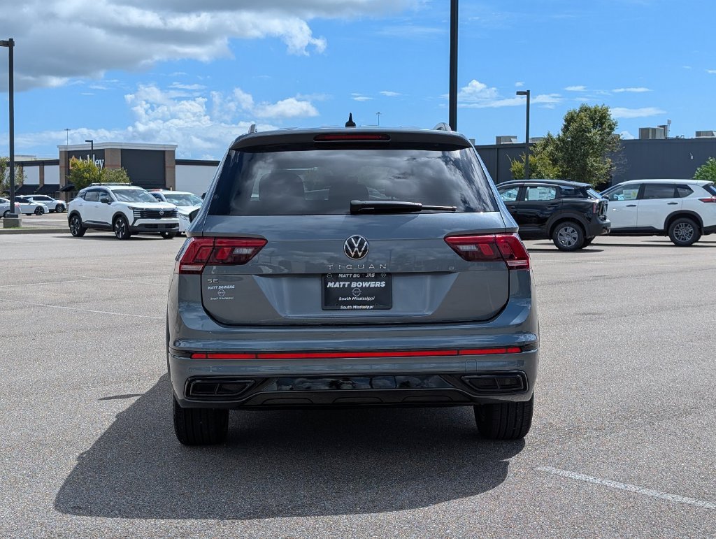Used 2022 Volkswagen Tiguan SE R-Line FWD image 4