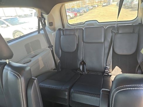 Used 2018 Dodge Grand Caravan SXT image 14