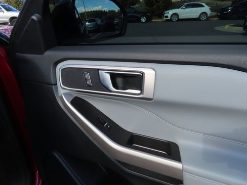 Used 2024 Ford Explorer XLT w/ Equipment Group 202A image 31